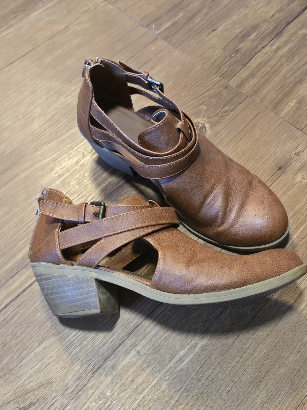 Brown Women's Cutout Block Heel Sandals